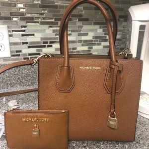 Michael Kors Mercer handbag w/matching wallet